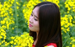 男人一边吻奶一边弄进去的视频